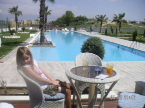 Babylon De Lux 2 bed duplex home close to everything with wonderful views